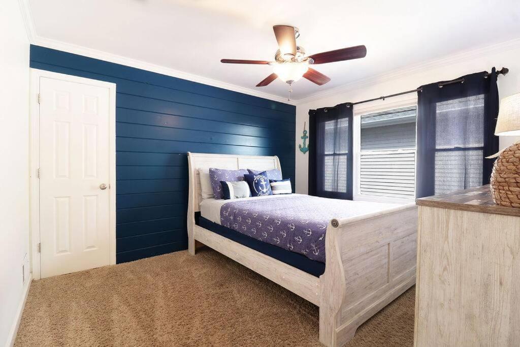 Chain O Lakes Nautical 4Bed 3Bath Waterfront With Bonus Room, Large Deck And Hot Tub Fox Lake Extérieur photo